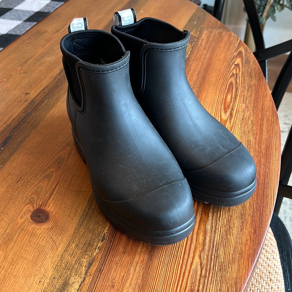 NWOT Ugg women’s Droplet Boots, black 7